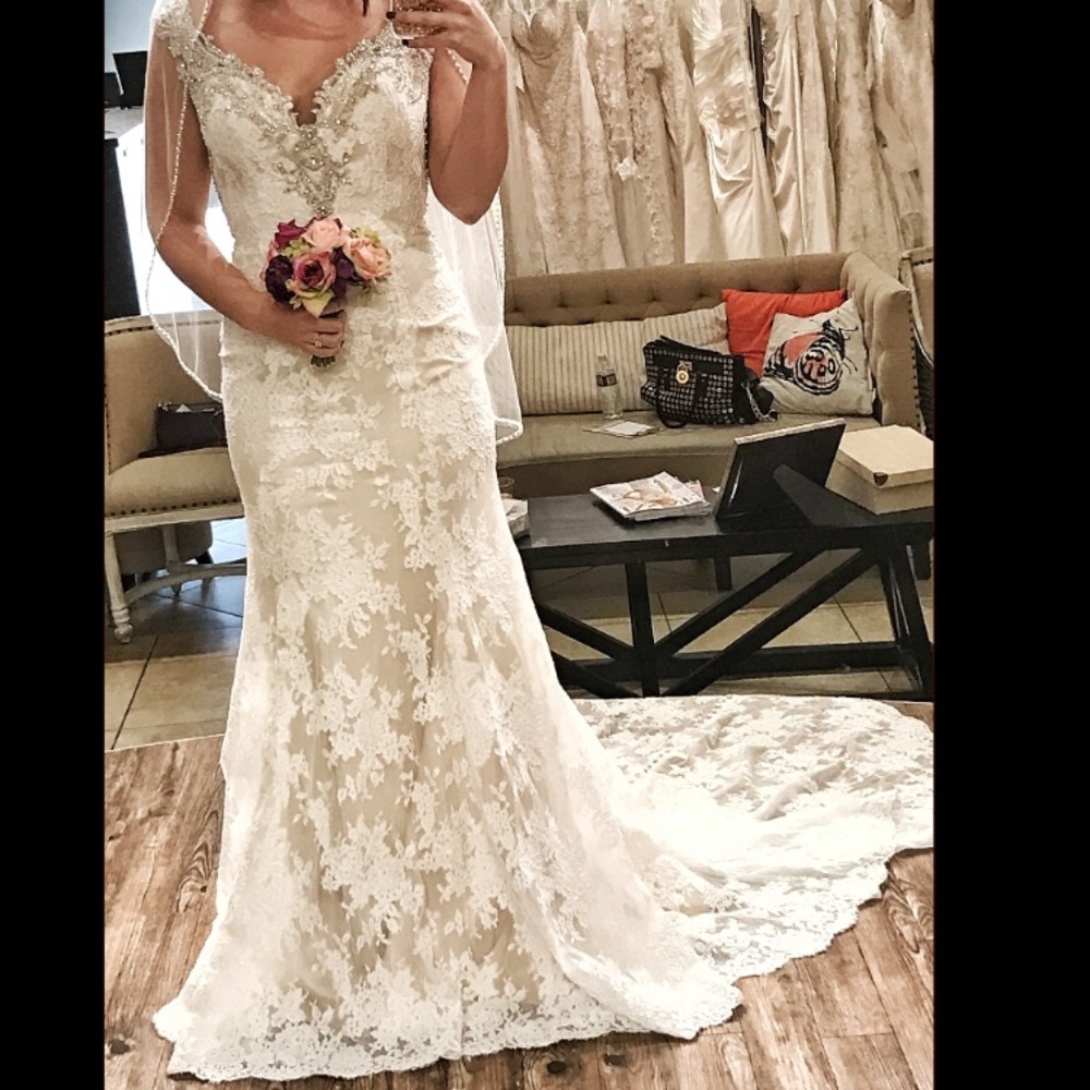 Timeless swarovski crystal wedding dress - Picture 2 of 8